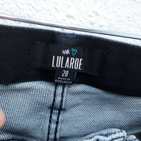 NWT LULAROE Lycra 7” Denim Light Wash Relaxed Stretchy Jean Bermuda Shorts - Picture 4 of 10